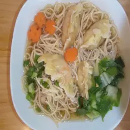شوربه ونتون مع النودلز